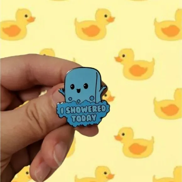 🚿 I showered today enamel pin - Picture 5 of 6